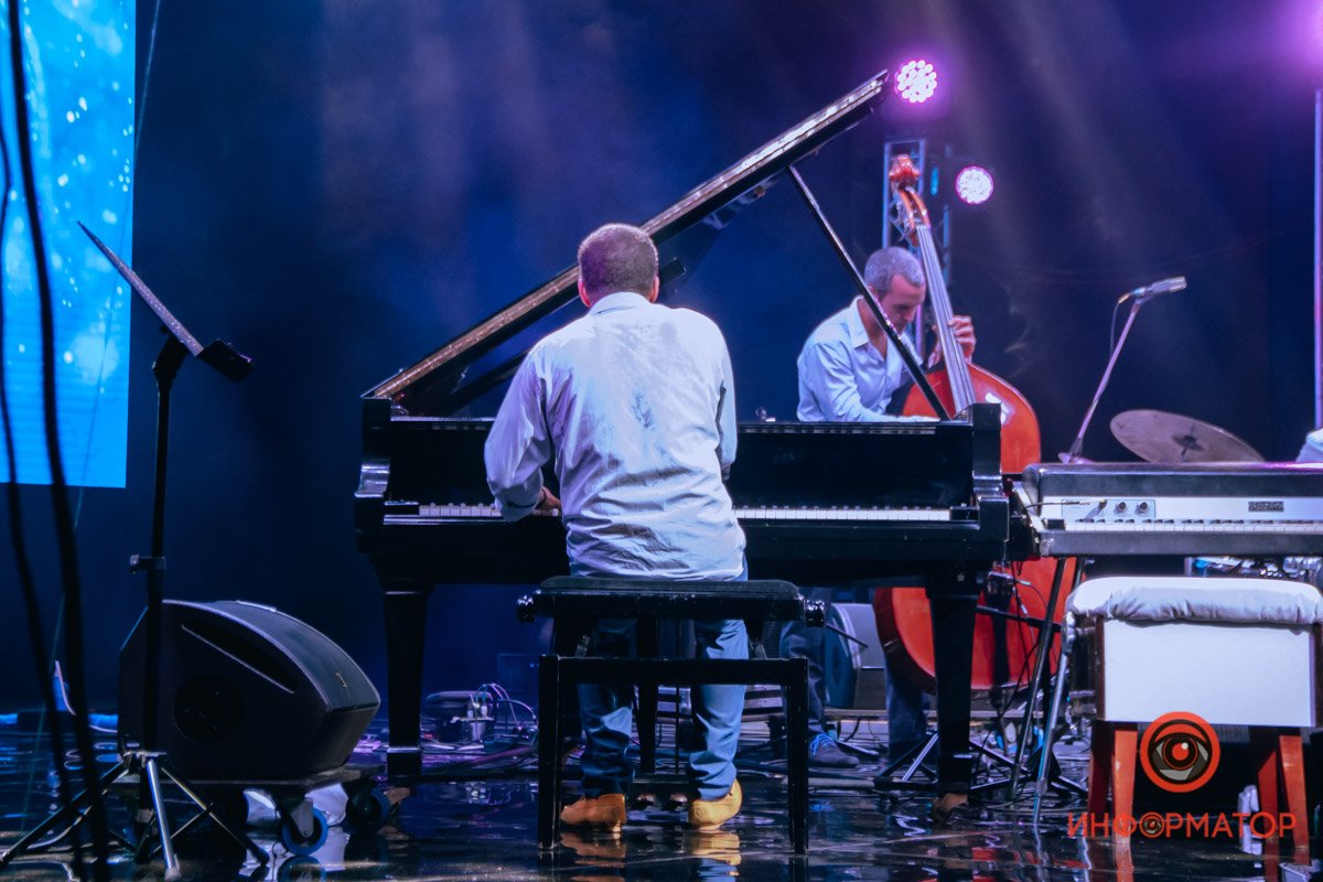 Настоящее имя пианиста - Жак Лоран Террассон