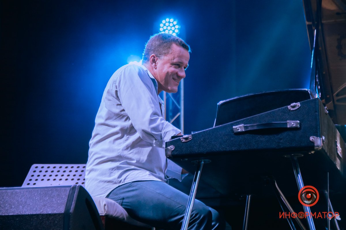 Пианисту 54 года