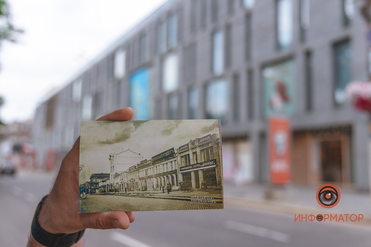 Вместо зданий с открытки сначала появились ЦУМ и универмаг «Детский мир» Вместо зданий с открытки сначала появились ЦУМ и универмаг «Детский мир»