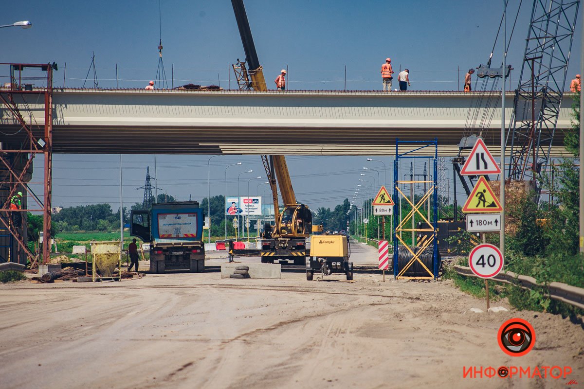 Не покладая рук Не покладая рук