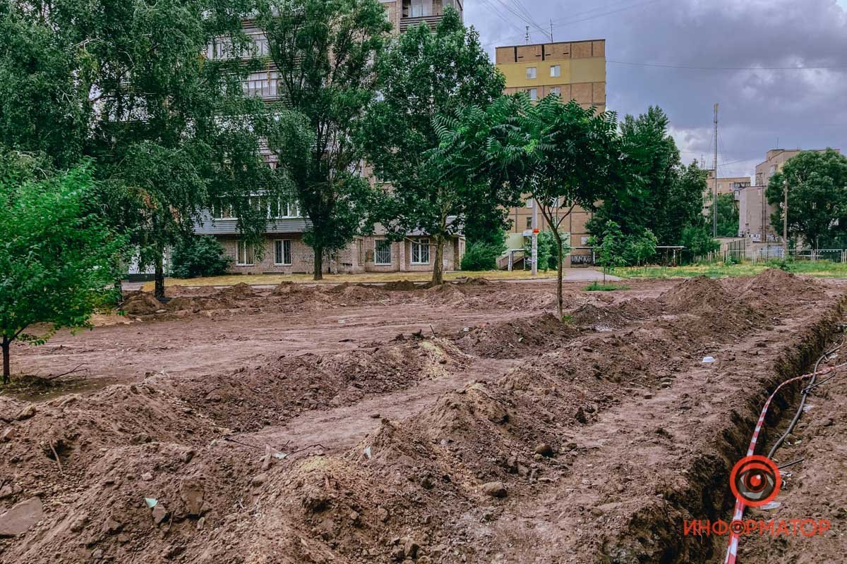 В сквере уже демонтировали старое покрытие