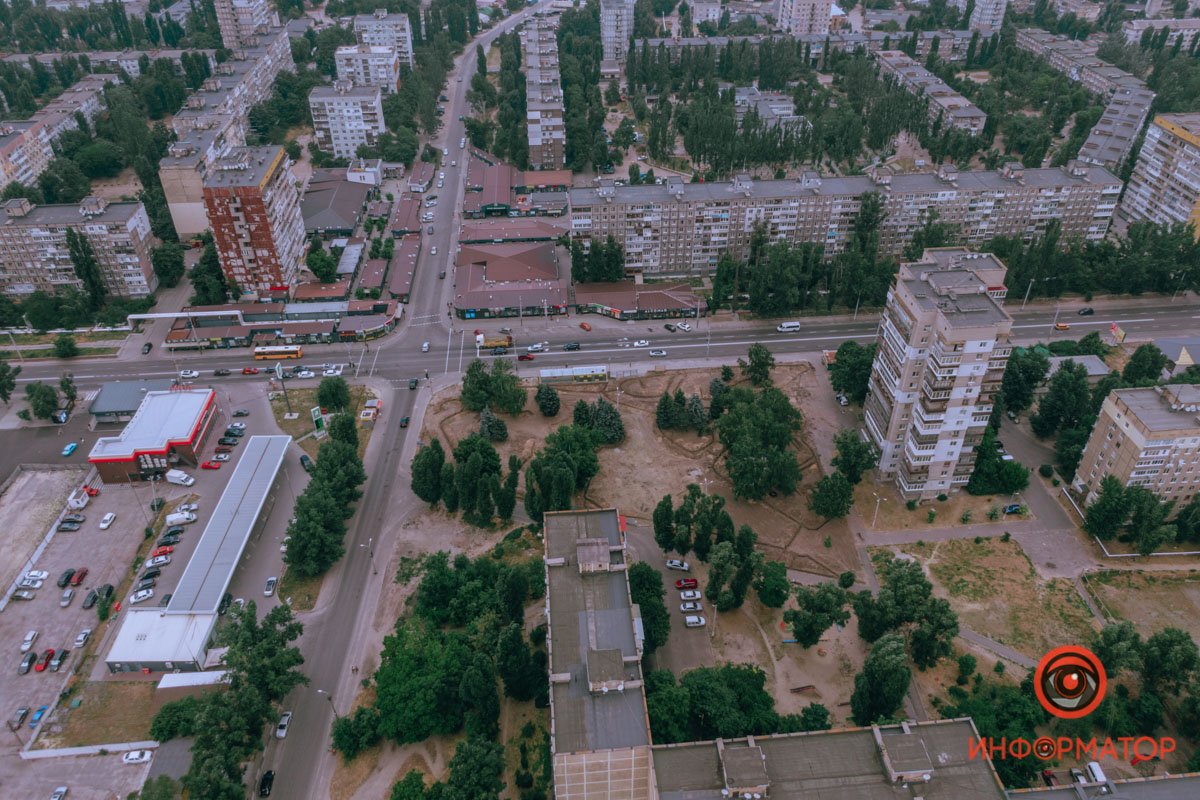 На спортивной и игровой площадках планируется уложить современное покрытие из резиновой крошки и поставить новое оборудование