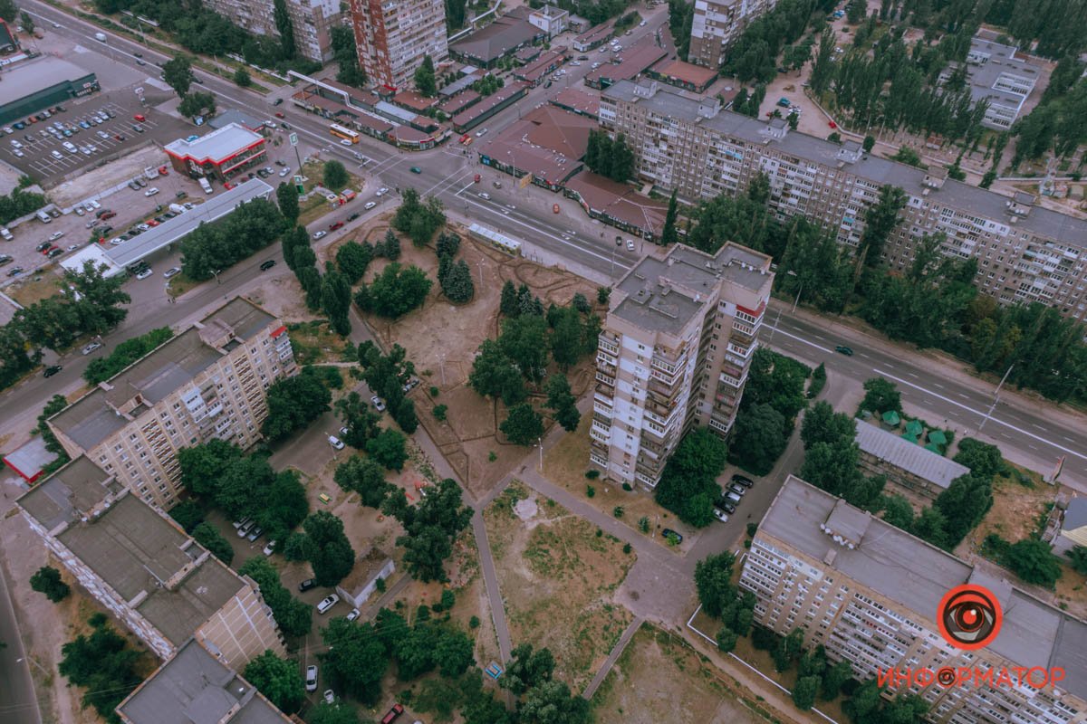 Среди домов