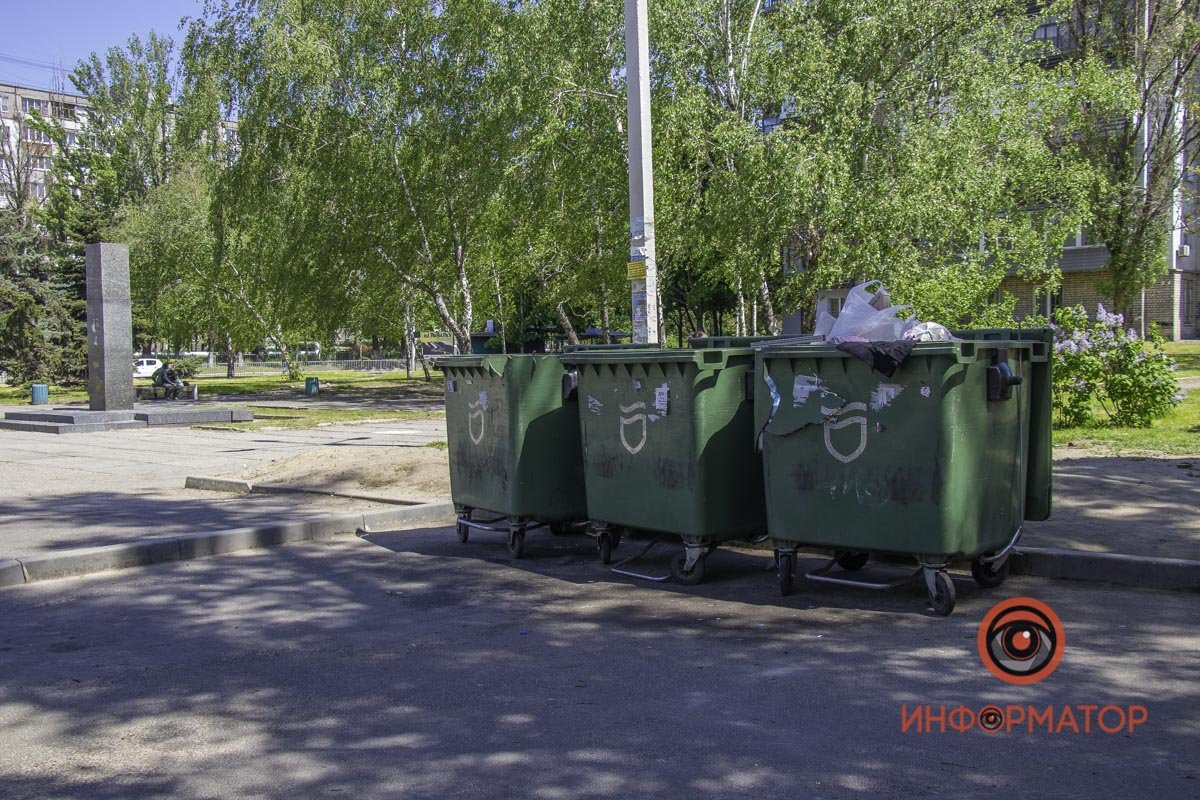 Грязные мусорные баки портят всю романтику