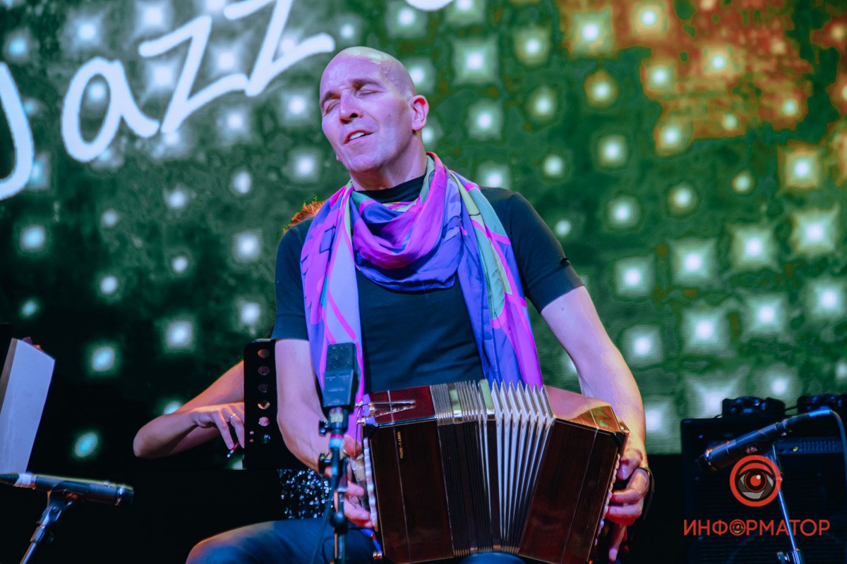 Мечтательно