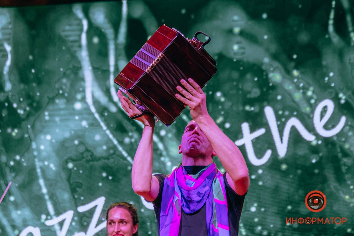 Также Марио сыграл авторские аранжировки 