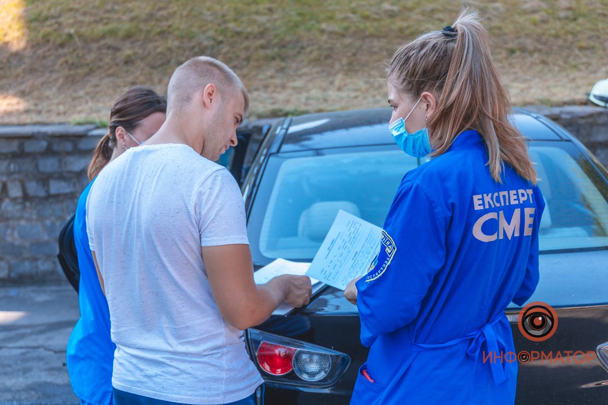 В Днепре возле Мерефо-Херсонского моста Mitsubishi врезался в парапет: погибли две женщины 11