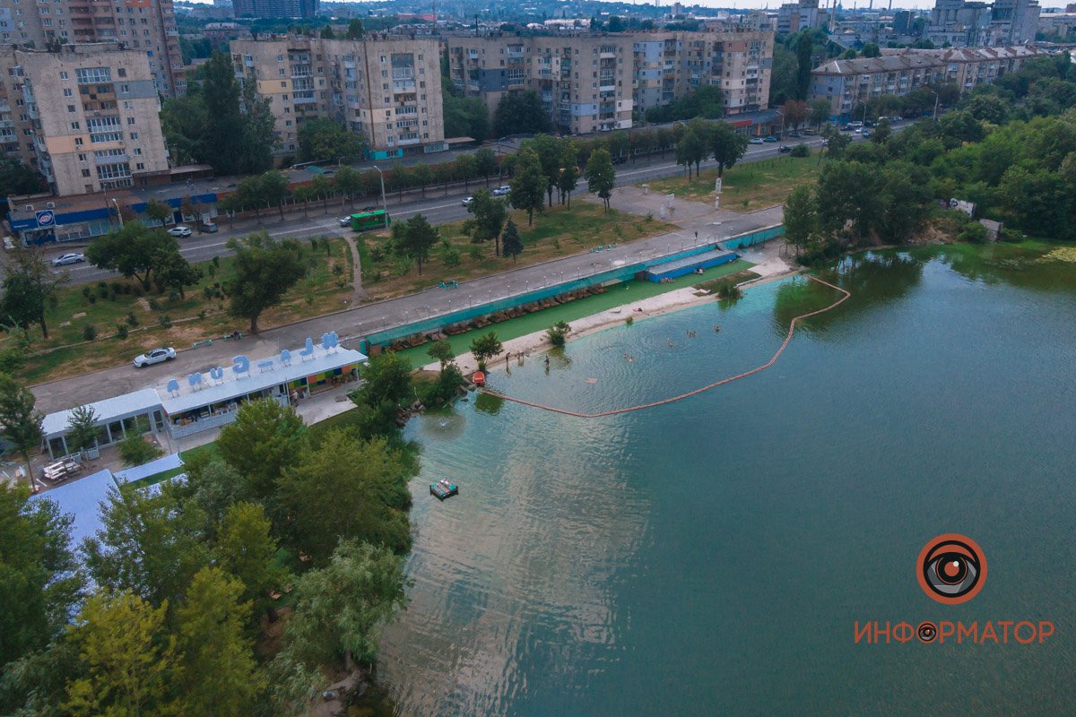 Вид на пляж сверху 