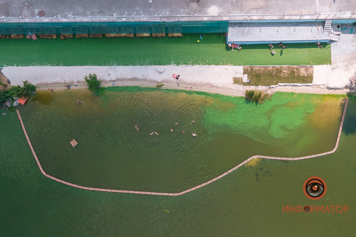 Вода, к сожалению, продолжает "цвести"