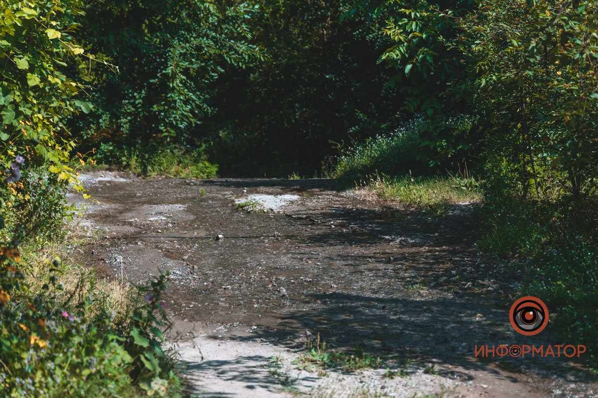 Ручеек из-за протечки Ручеек из-за протечки