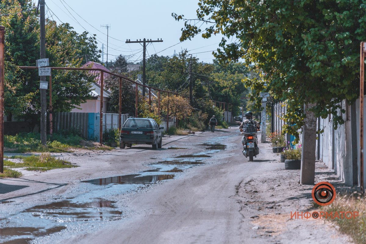 Ручей тянется пару километров Ручей тянется пару километров