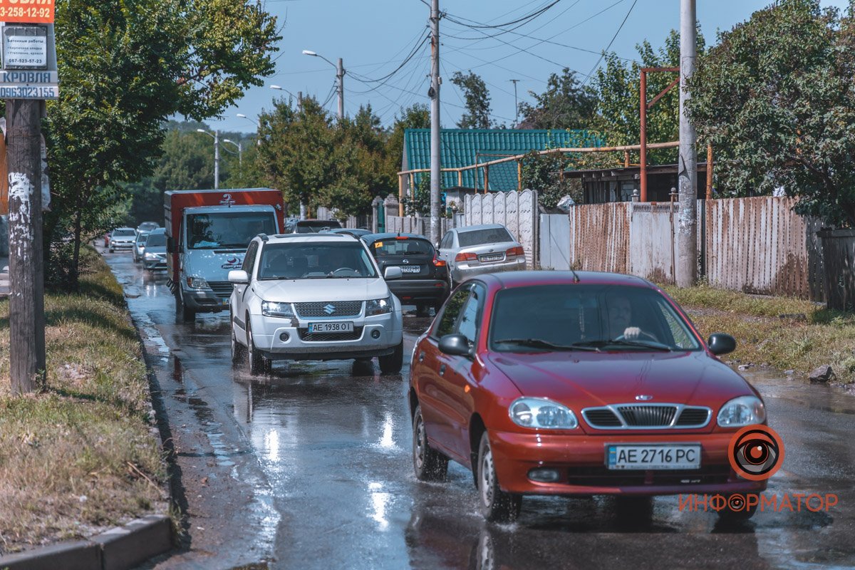 Вода растеклась по Большой Диевской, Вильямса и другим улицам Вода растеклась по Большой Диевской, Вильямса и другим улицам
