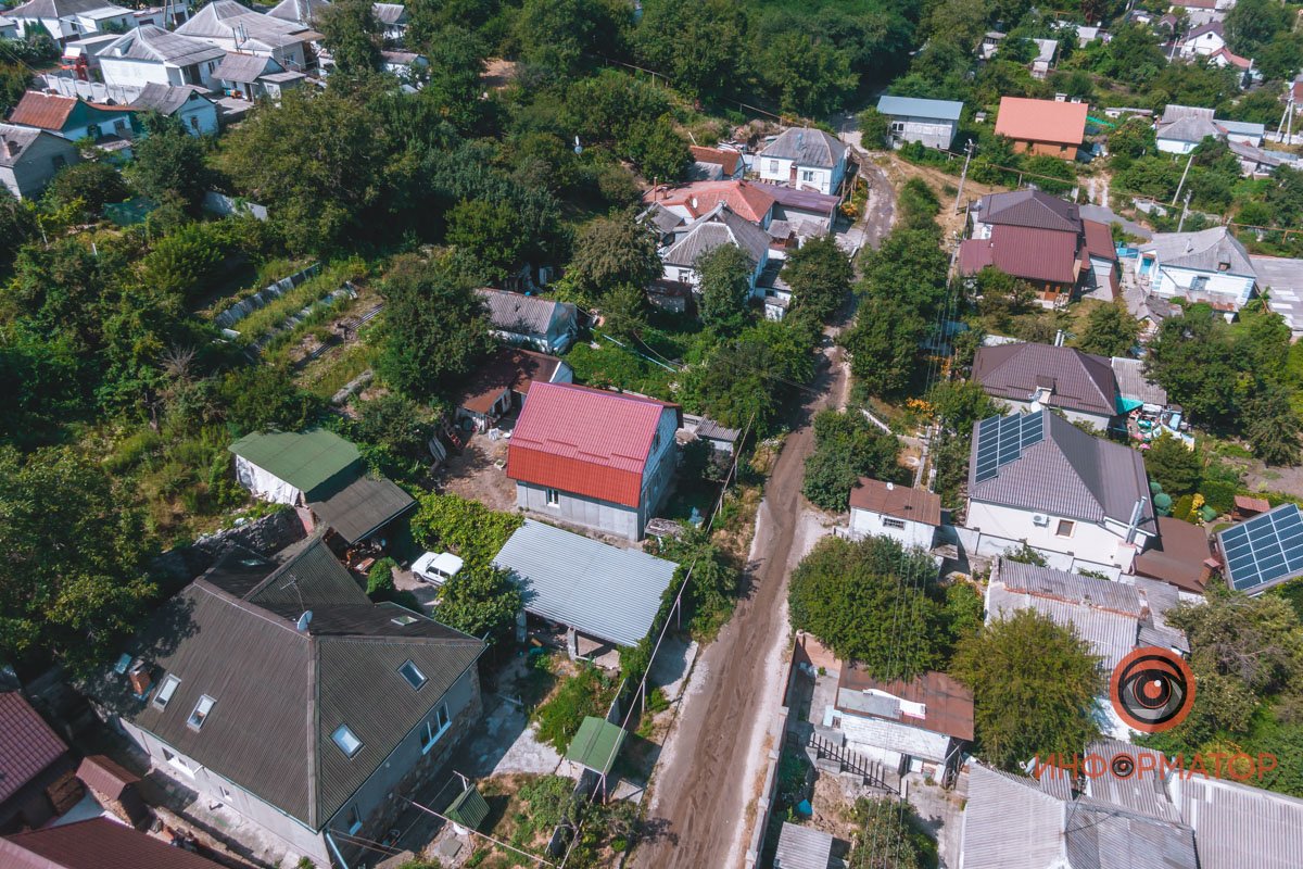 Вид на импровизированный ручей сверху Вид на импровизированный ручей сверху