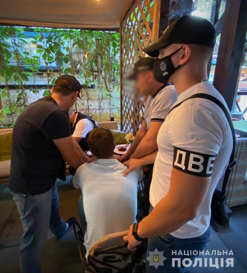 В Днепре 32-летний патрульный полицейский попался на взятке