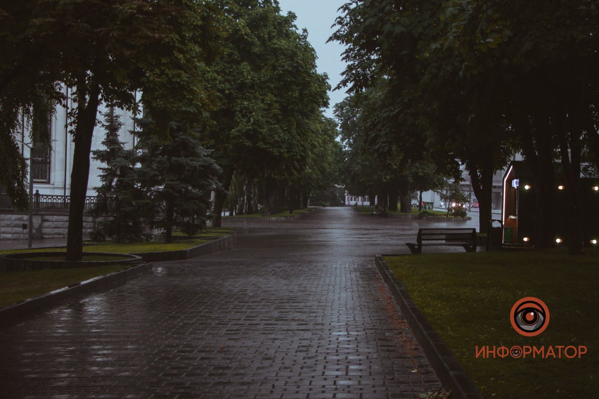 Выходить на улицу все равно не хочется Выходить на улицу все равно не хочется