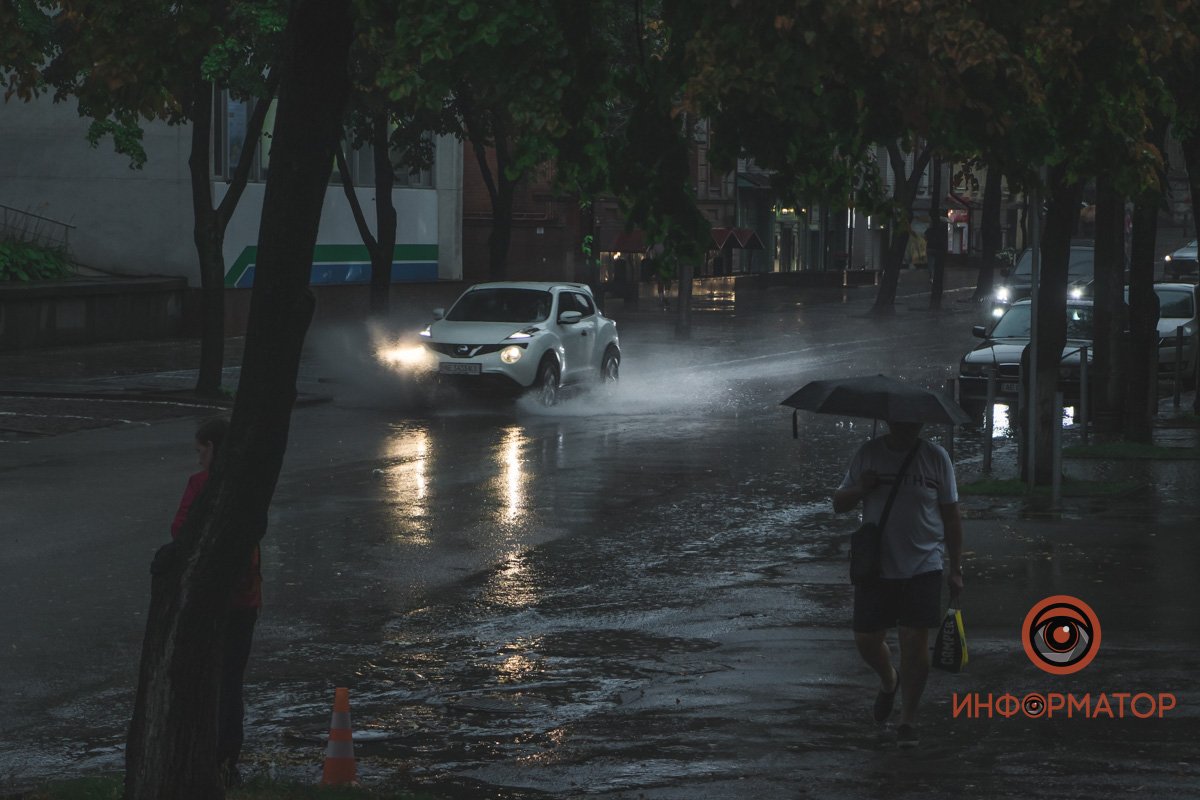 Льет с самой ночи Льет с самой ночи