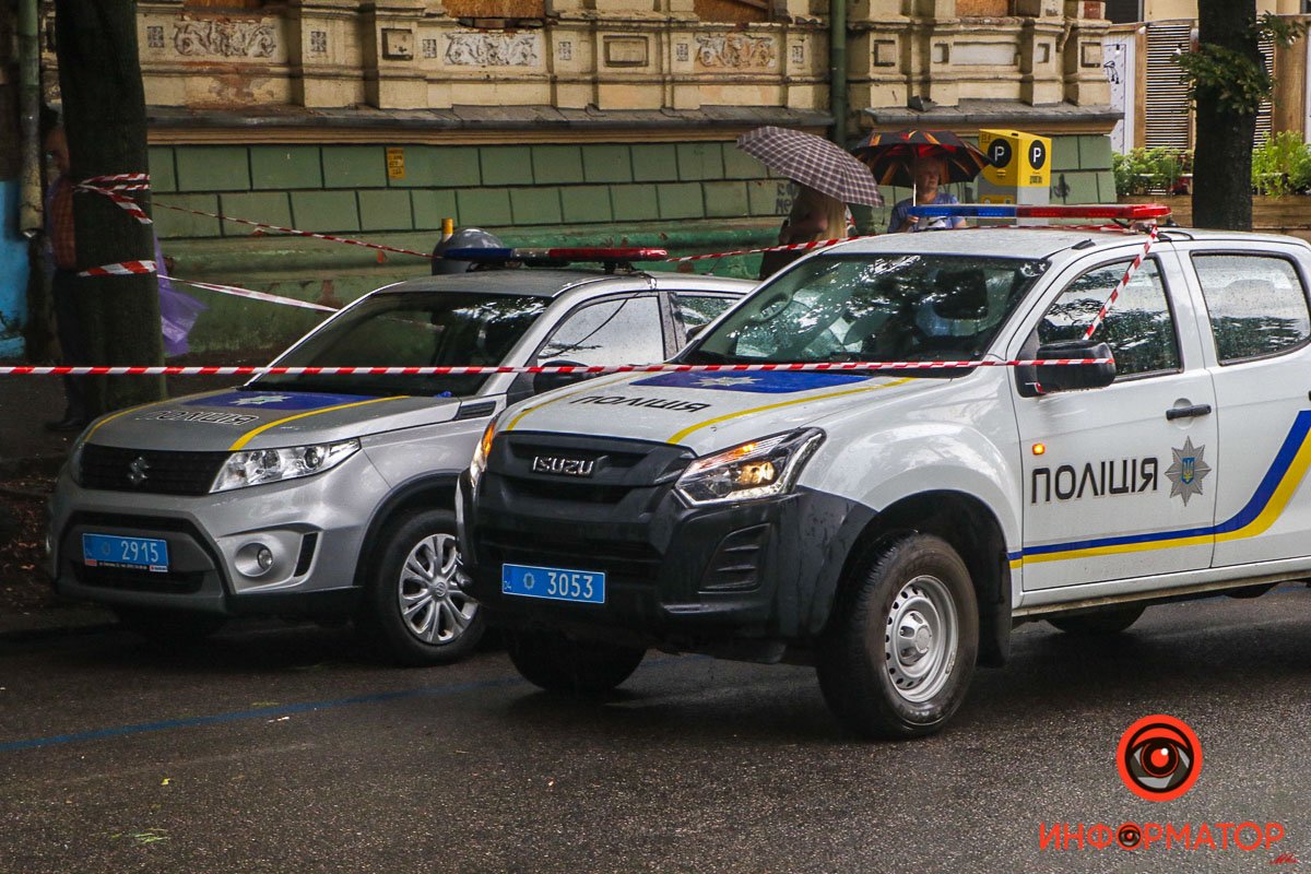 На месте работают следственно-оперативная группа, взрывотехники и криминалисты