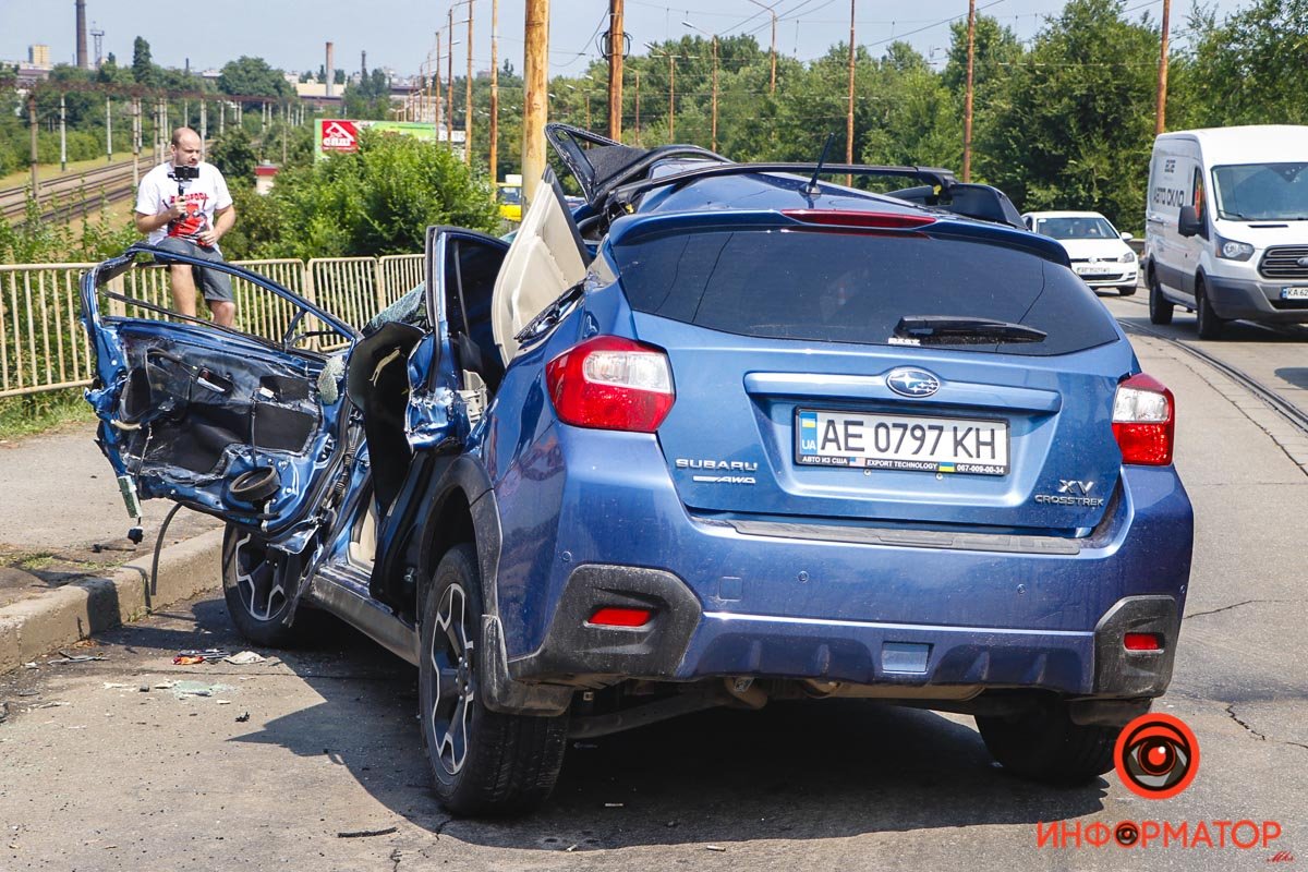 Оба транспортных средства заезжали на мост со стороны улицы Каруны Оба транспортных средства заезжали на мост со стороны улицы Каруны