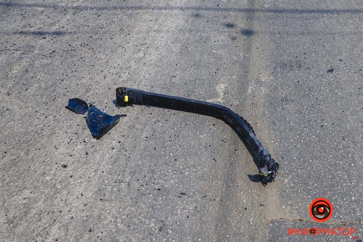 Subaru занесло на мокрых рельсах Subaru занесло на мокрых рельсах