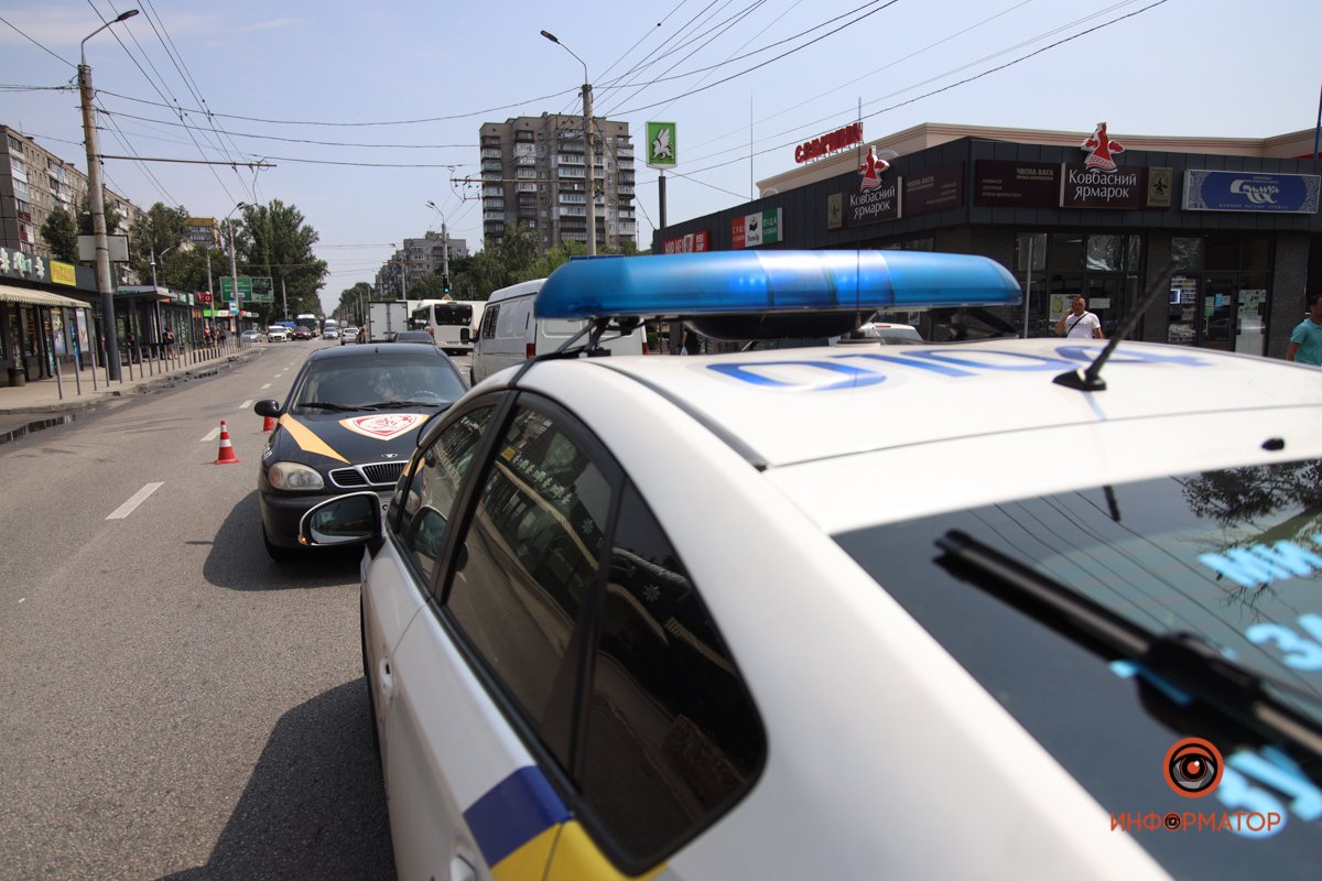 На месте работает полиция На месте работает полиция