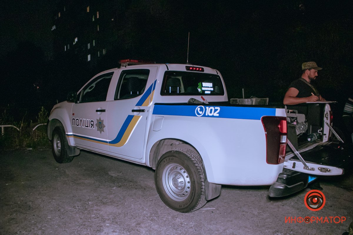 На место сразу вызвали полицию и спасателей На место сразу вызвали полицию и спасателей