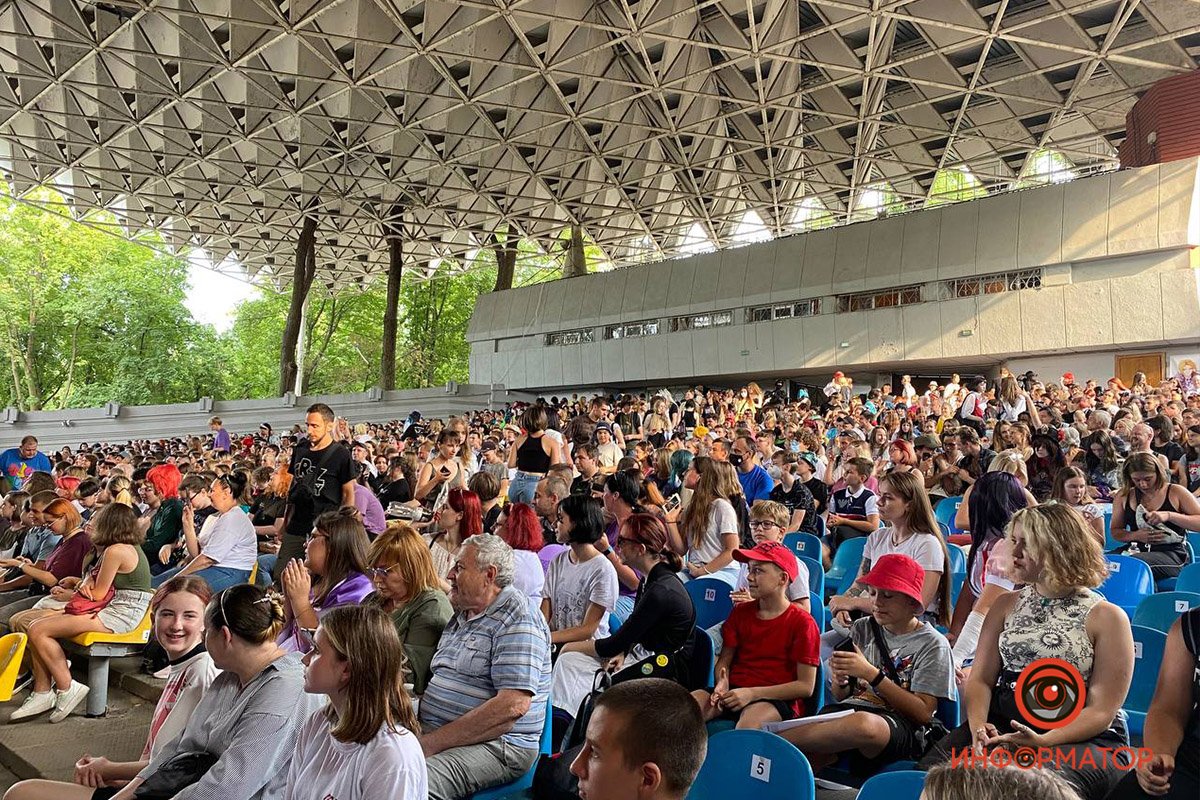 Собралось много людей