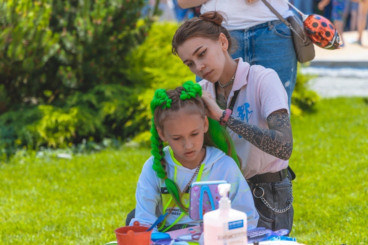 Достаточно просто обратиться в DKids и к вам приедет сразу готовый праздник для малышей Достаточно просто обратиться в DKids и к вам приедет сразу готовый праздник для малышей