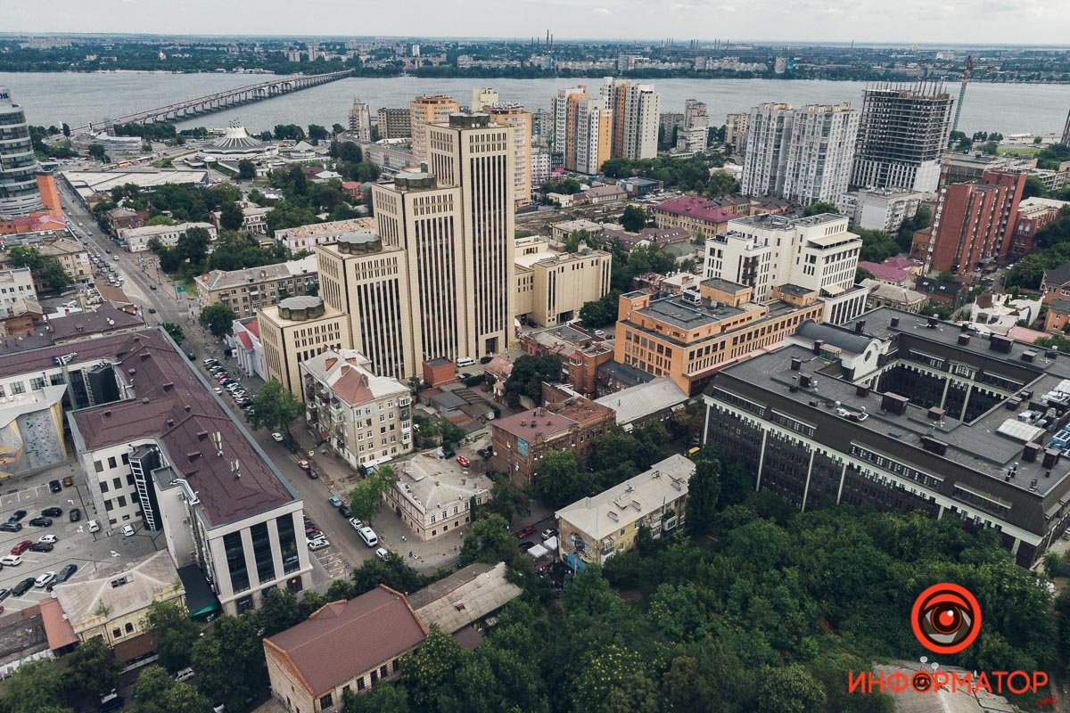 Мурал находится недалеко от Меноры Мурал находится недалеко от Меноры