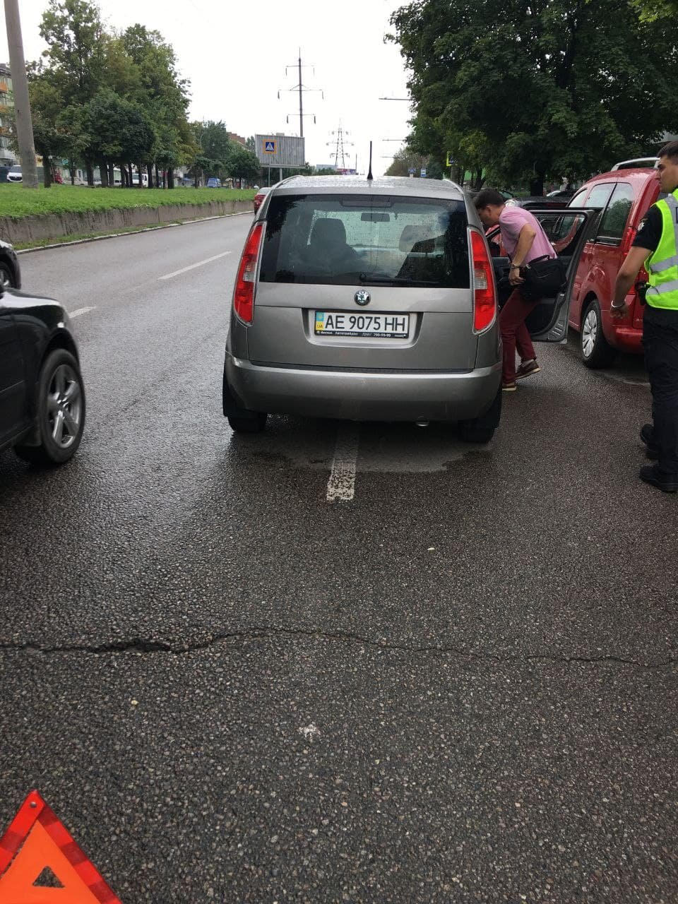 В Днепре на проспекте Поля, 76, столкнулись автомобиль Skoda Roomster и мопед Sym Symphony В Днепре на проспекте Поля, 76, столкнулись автомобиль Skoda Roomster и мопед Sym Symphony