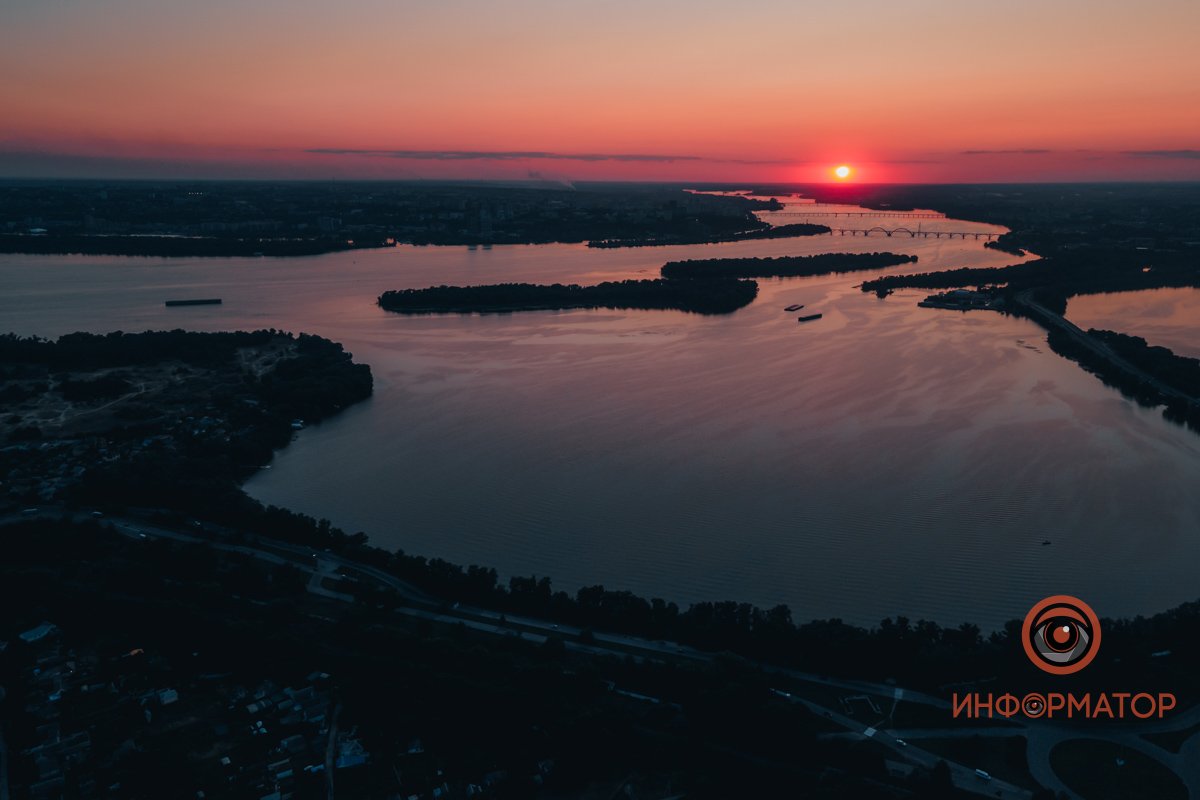 Малиново-огненное небо