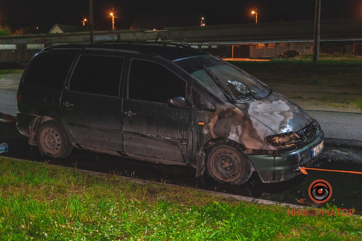 Полицейские нашли в машине пустые банки от алкогольных напитков Полицейские нашли в машине пустые банки от алкогольных напитков