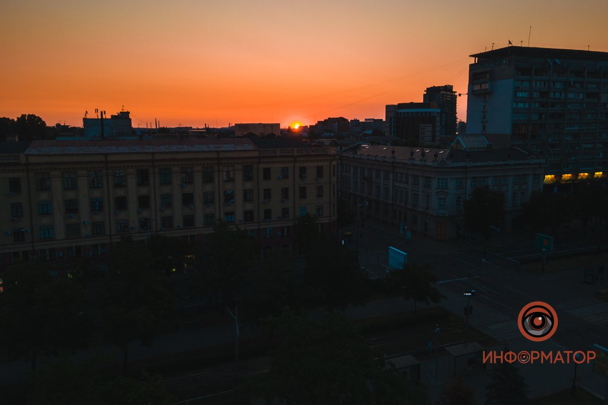 Город только просыпается Город только просыпается