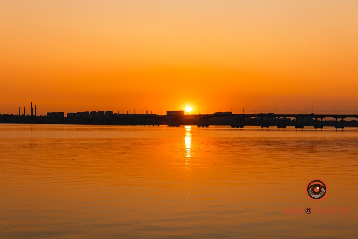 Похоже на закат, только солнце с другой стороны Похоже на закат, только солнце с другой стороны