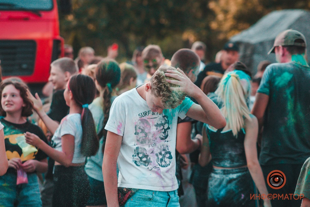 Поправил волосы