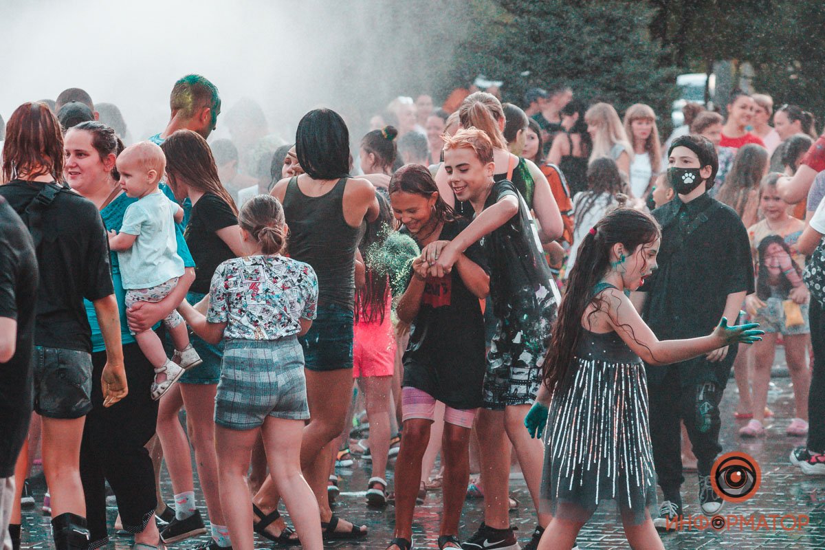 Люди приходили семьями