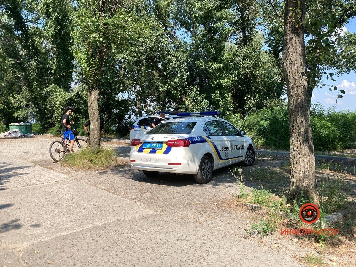 На месте работает полиция, медики и спасатели На месте работает полиция, медики и спасатели