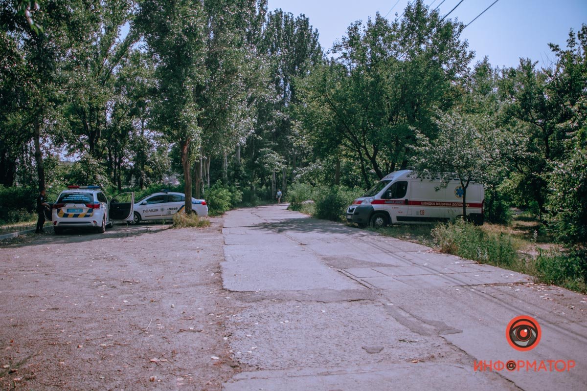 На место вызвали полицию и скорую, а также спасателей На место вызвали полицию и скорую, а также спасателей