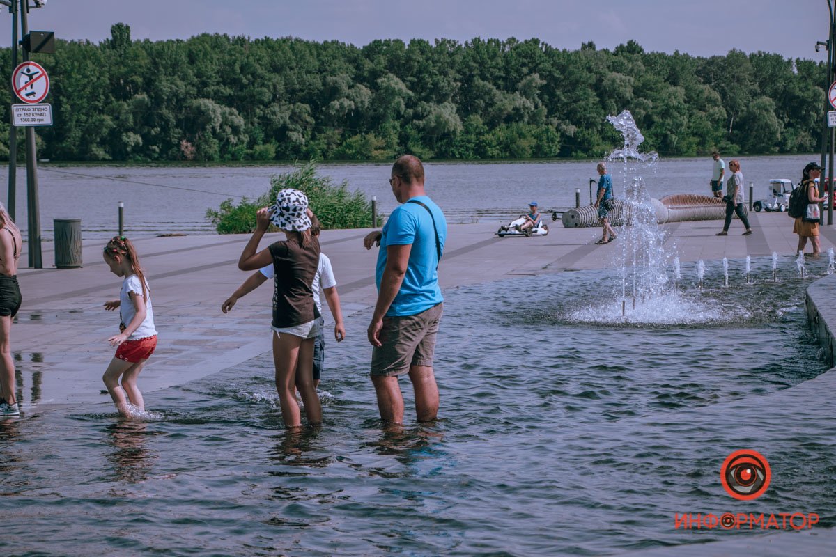 Даже взрослые в него заходят Даже взрослые в него заходят