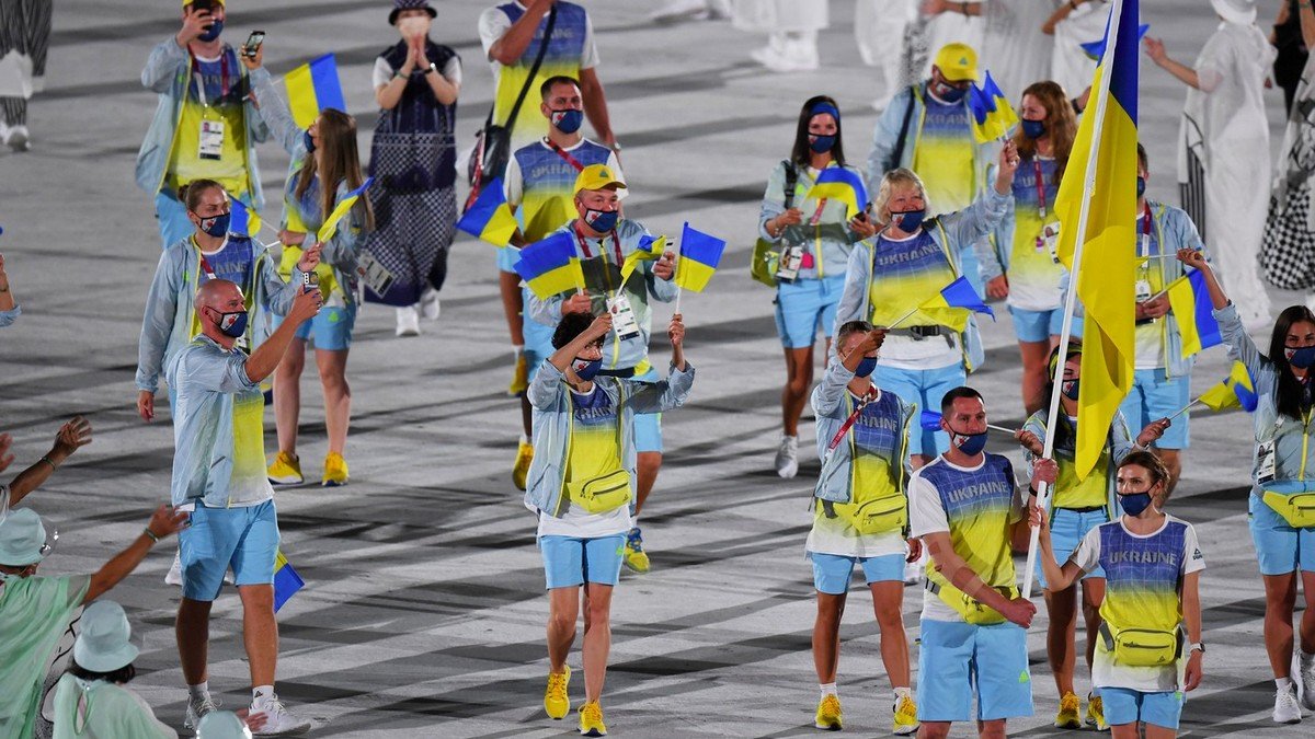 Богдан Никишин с флагом Украины на церемонии открытия Олимпиады-2020