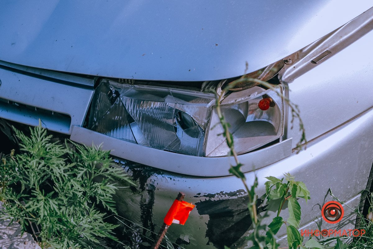 Выбраться ему помогали спасатели Выбраться ему помогали спасатели