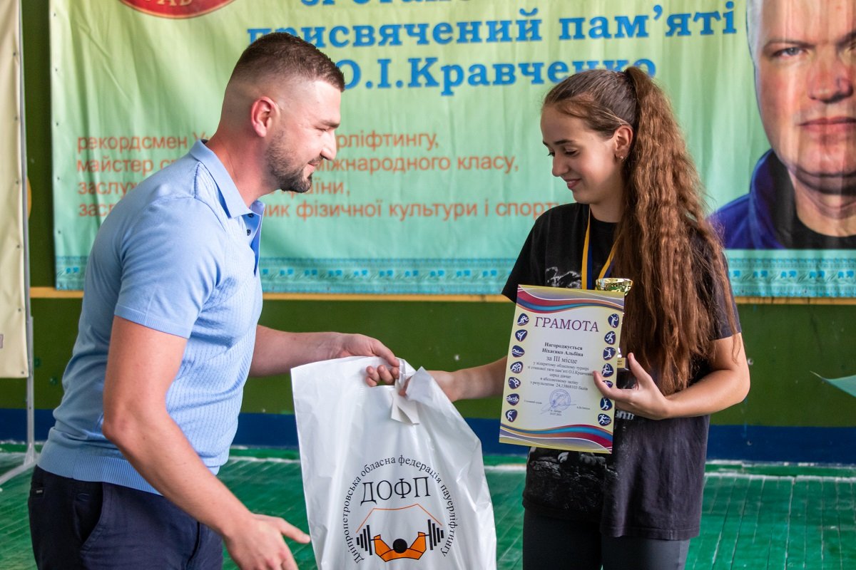 В Днепре прошел турнир по становой тяге в память заслуженного тренера Украины Олега Кравченко: кто победил 14