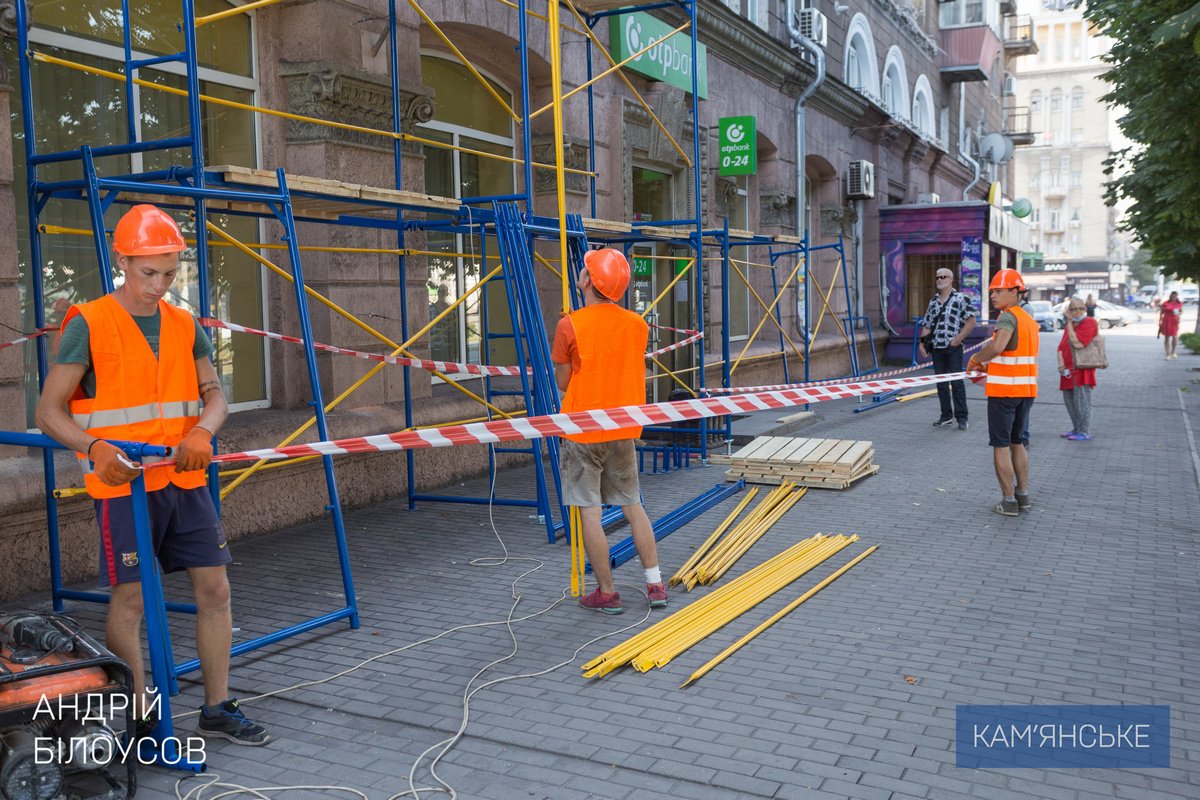 В Каменском приступили к ремонту фасадов