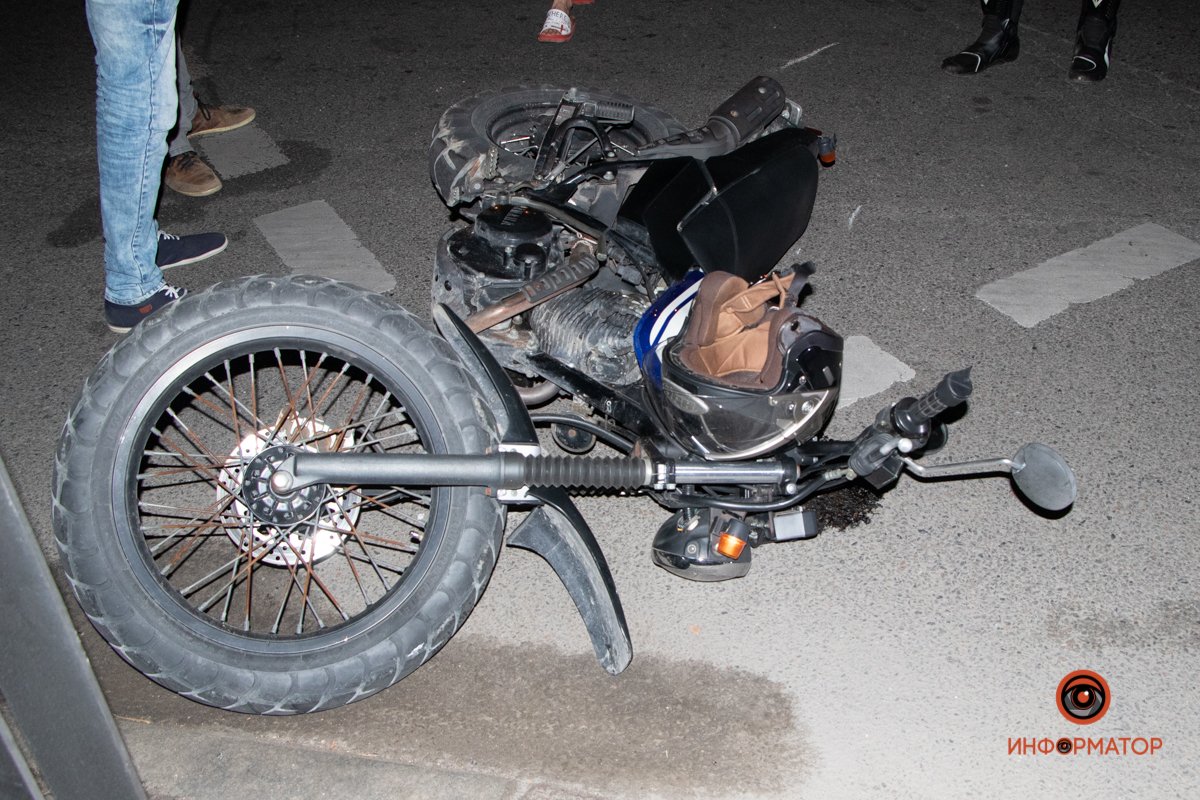 Пилота двухколесного с места ДТП забрала скорая Пилота двухколесного с места ДТП забрала скорая