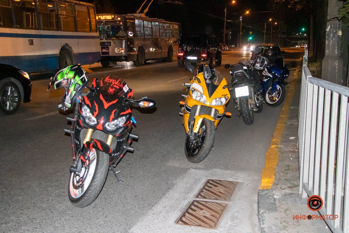 Затруднен проезд по Сичеславской Набережной в сторону цирка, заняты 2 полосы Затруднен проезд по Сичеславской Набережной в сторону цирка, заняты 2 полосы