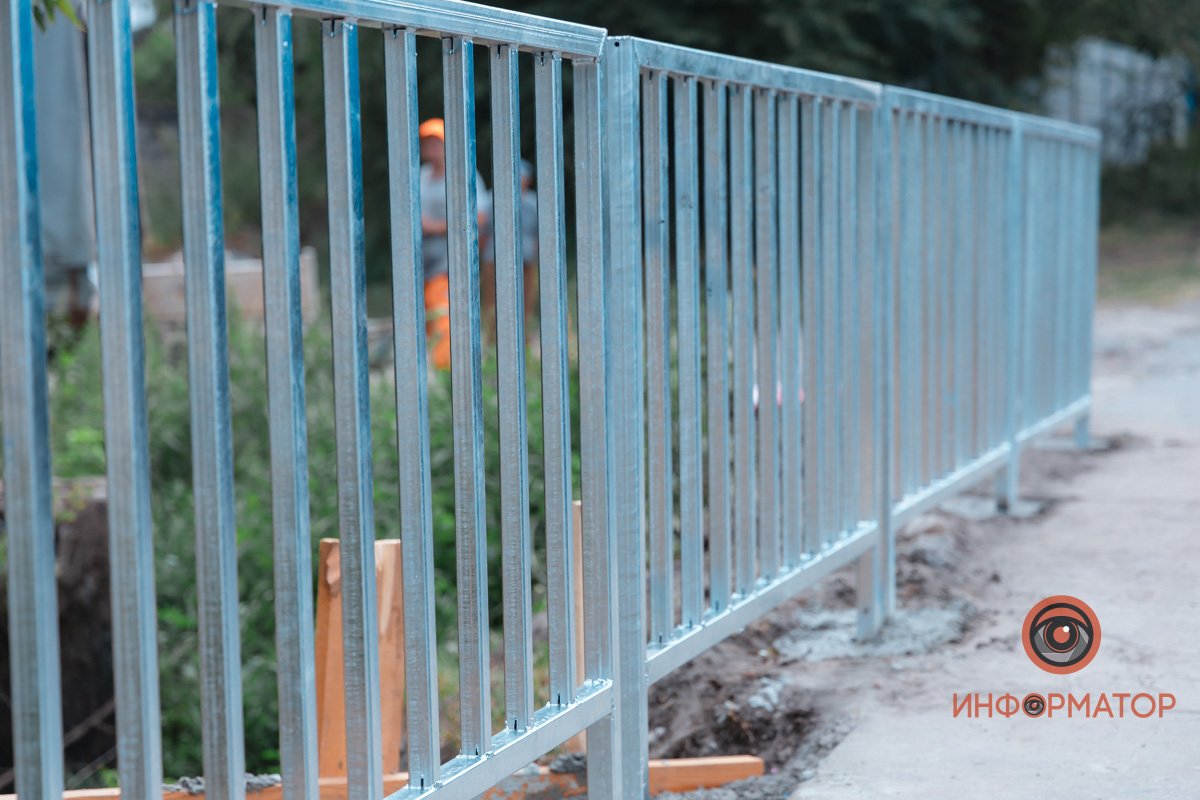 Металлическая ограда над рекой Гнилокиш Металлическая ограда над рекой Гнилокиш