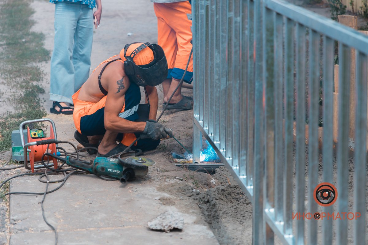 Работы по установке ограждения в АНД-районе Работы по установке ограждения в АНД-районе