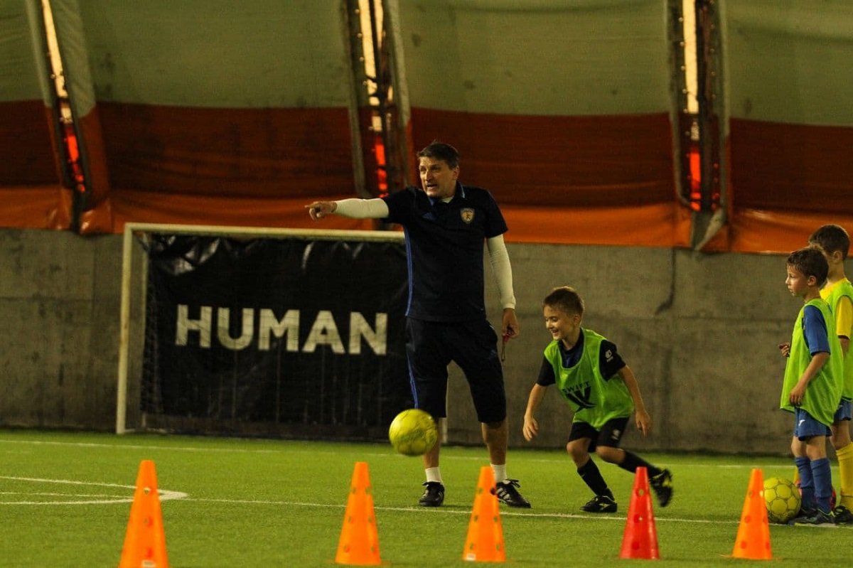 В Днепре футбольная школа "Юниор" открыла набор 5