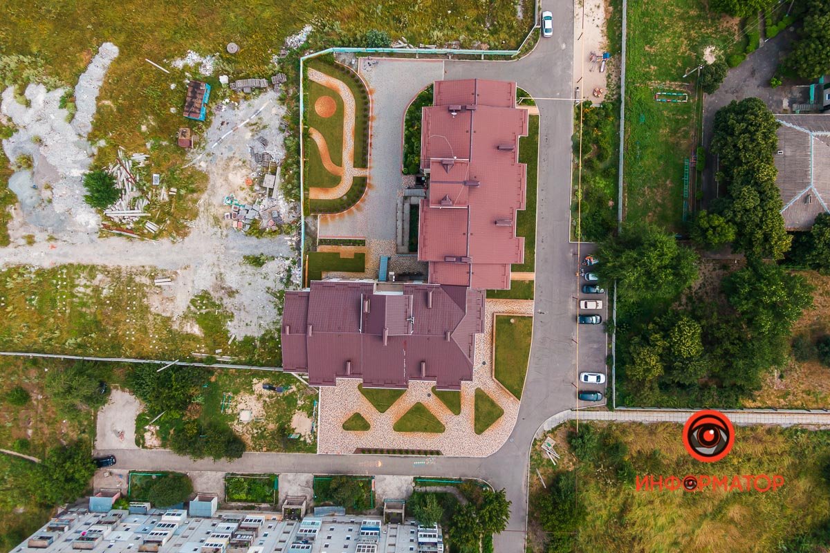 Это самостоятельный мини-городок из 10 секций