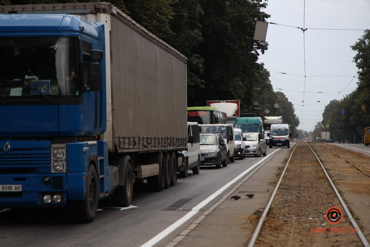 Занята левая полоса, проезд справа
