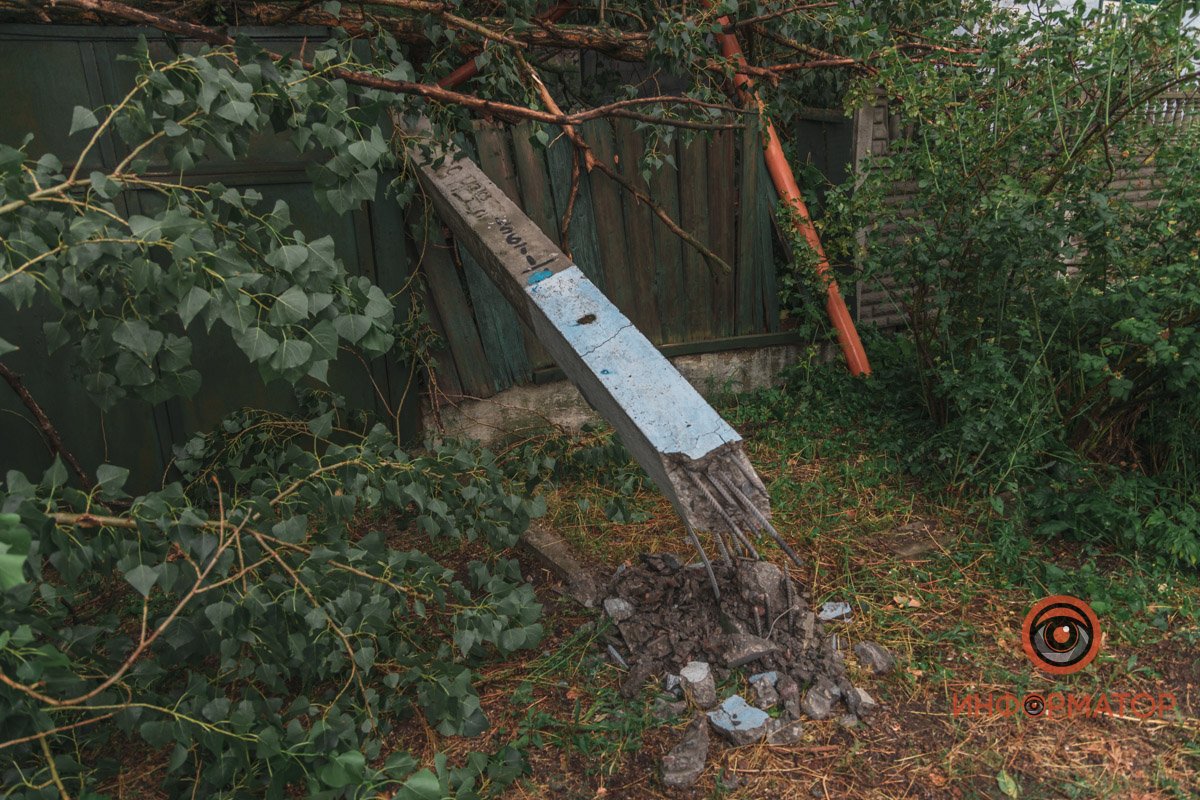 Упавшая электроопора